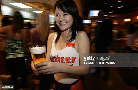 63 Hooters Waitress Stock Photos & High